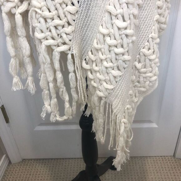 NWT Riah Fashion pullover poncho with fringe - Picture 4 of 11